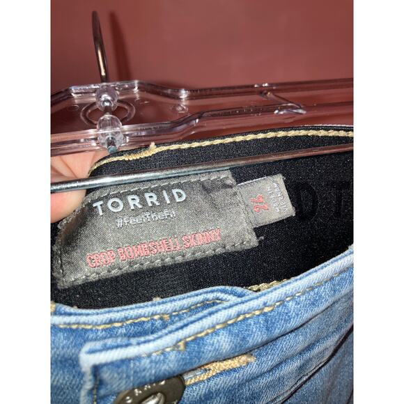 Torrid Bombshell Skinny Crop Jeans Size 24 Distressed Stretch High Rise - Picture 2 of 5